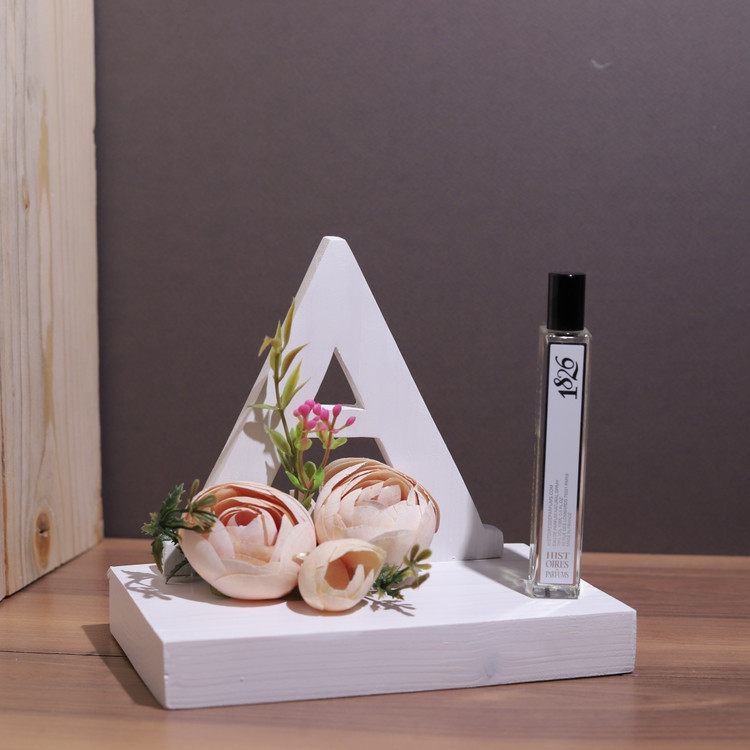 استند عطر و زیور آلات حروف دلسی وود